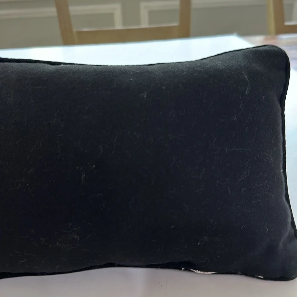 Accent pillow - Picture 3 of 3